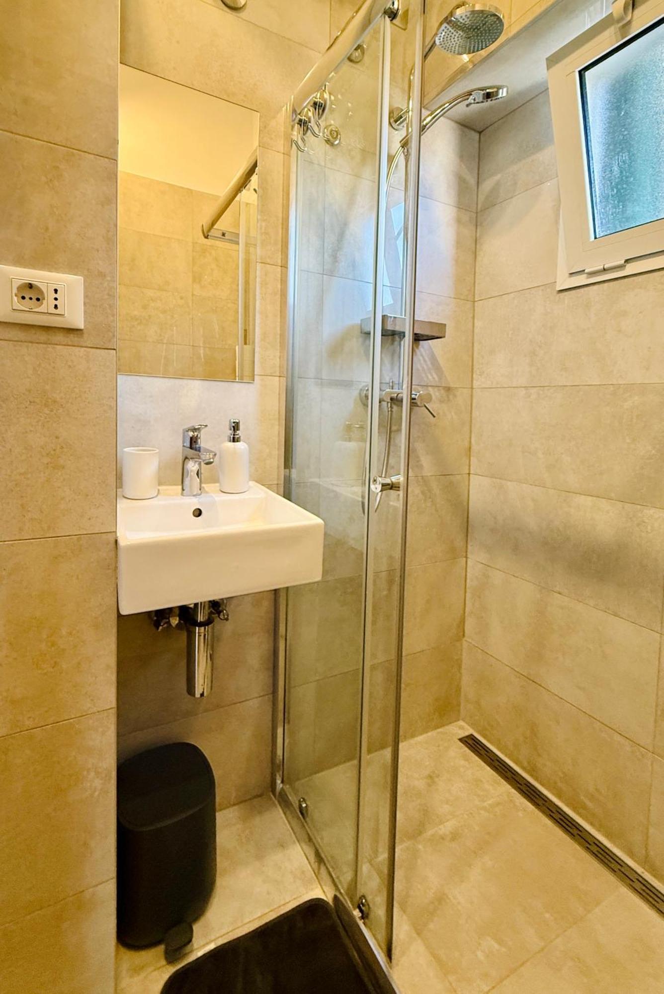 Riva Waterfront Apartment *